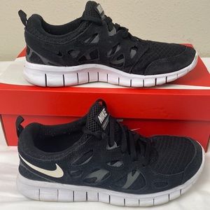 NEW Nike Free Run 2 Running Training Shoes Black Grey White Youth Size 6.5